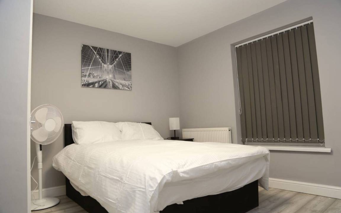 Woolwich Common Cabin | A A Guest Room8 (near Royal Arsenal)