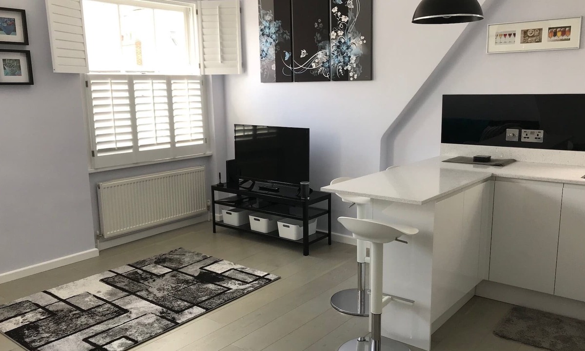 Pembridge Apartment | Elegant Simple Design - Apt in West London