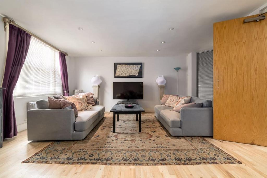 Chelsea House | GuestReady - Glamorous essence in Chelsea
