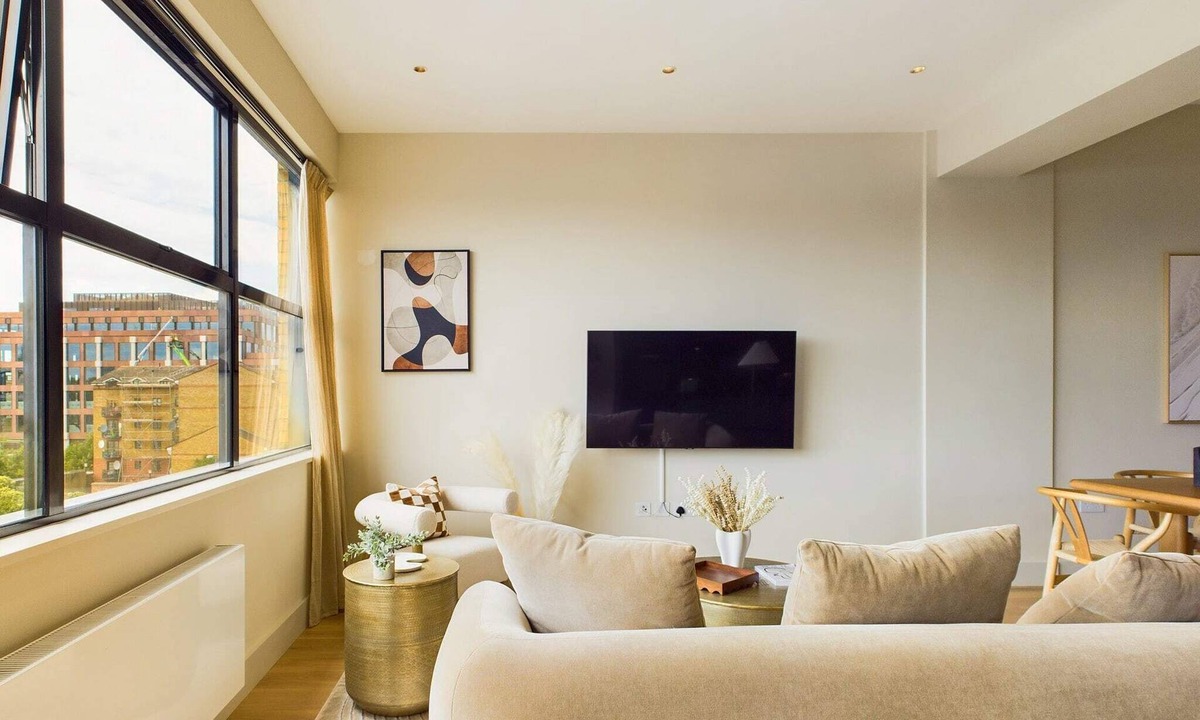Camden Town Apartment | Incredible St Pancras Apartment with Balcony