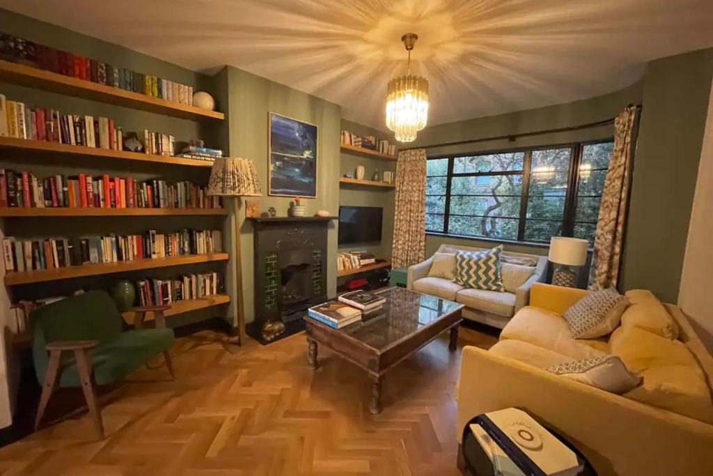 Gospel Oak House | Peaceful 4 Bedroom Family Home-5 min walk to the Heath