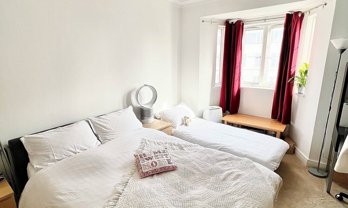 Mapesbury Apartment | Place to Chill, Zone 2, London. 5 min Walk from Tube. Great Connectionsn