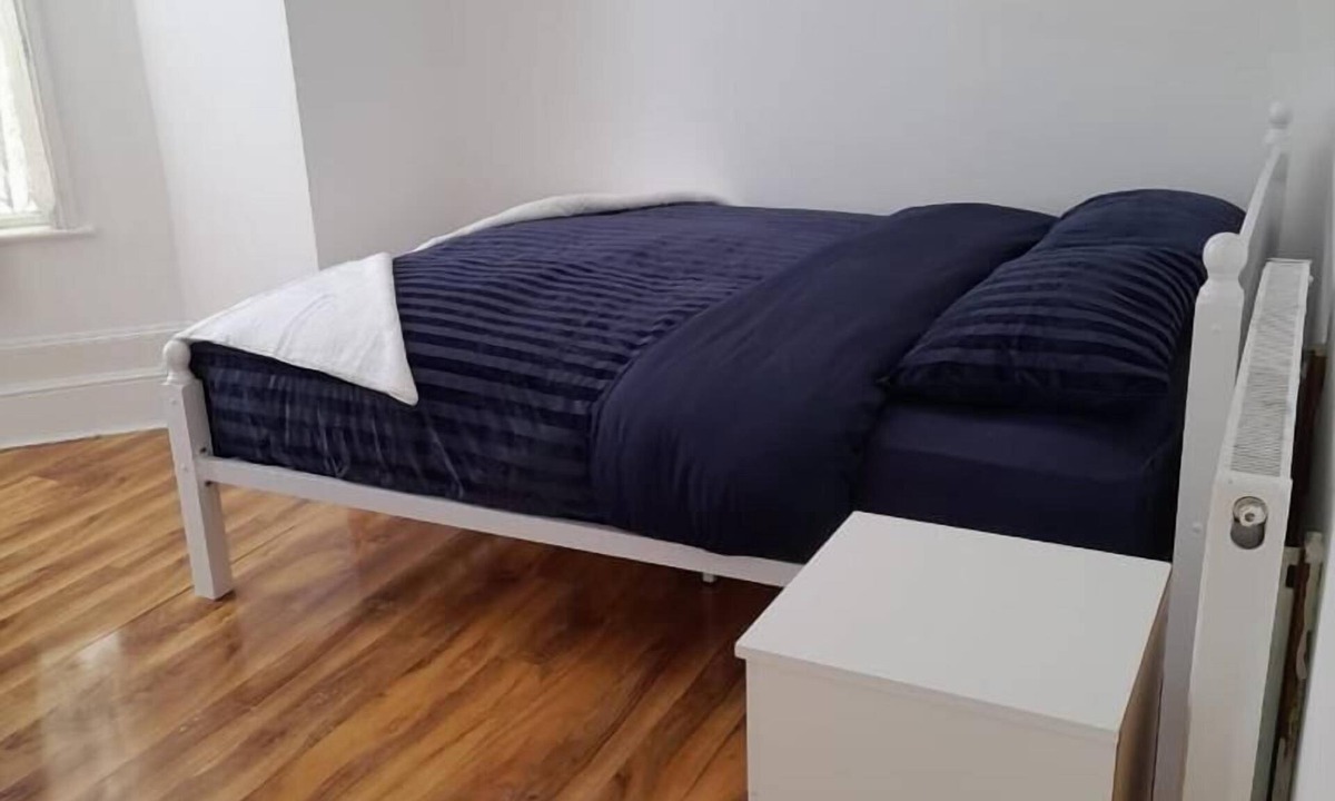 Stratford and New Town House | Rayans Lodge Startford