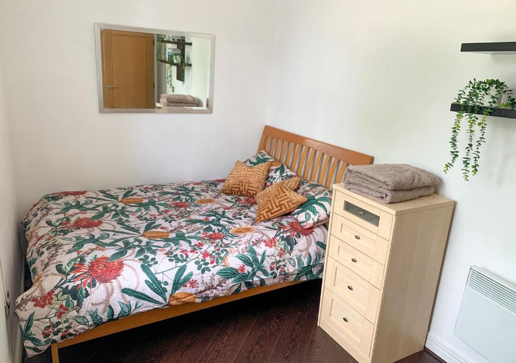 Stratford House | Room in Stratford with private bathroom and parking