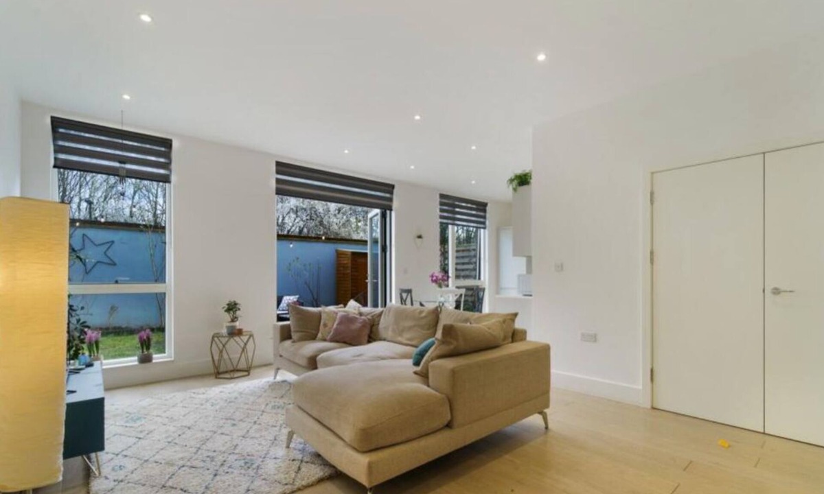 Streatham Apartment | Spacious 2BR Escape with Private Garden