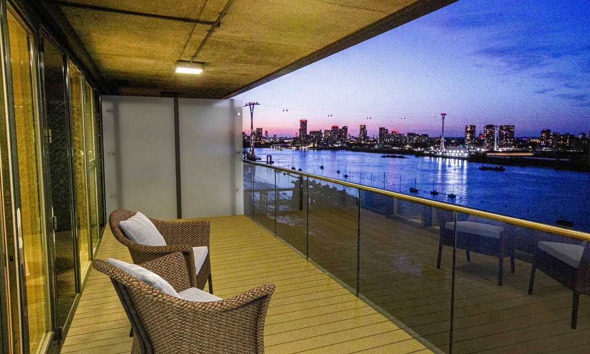 Peninsula Apartment | Waterfront - London Greenwich O2 Arena 2 Bed Apartment