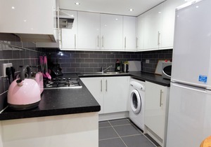 BEAUTIFUL STYLISH 2 BEDROOM APARTMENT IN THE HEART OF GREENWICH