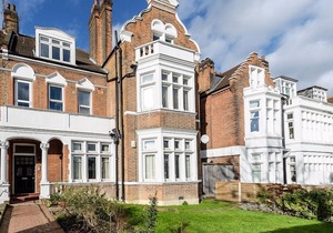 Bright airy one bedroom apartment in Putney (zone2)