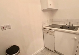 Central Studio close to East Putney tube station