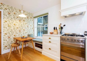Charming 2BR Rooftop Apartment in Vauxhall, with Private Terrace, by Veeve