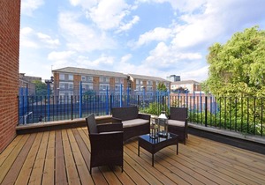 Charming Two Bed Balcony Apartment at Chelsea London