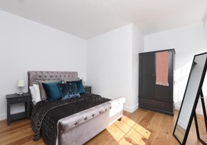 Charming Two Bed Balcony Apartment at Chelsea London