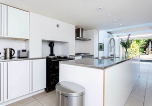 Contemporary 3/4 bedroom house in Vauxhall (Veeve)