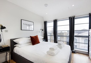 Panoramic Peckham Home by the Overground Station