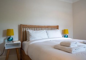Pleasant Putney home close to the tube station by UndertheDoormat