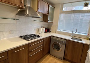 Stunning self contained 1 bedroom flat in the heart of Putney.
