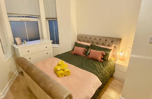 Brownswood Apartment | 120 m² Apartment ∙ 4 guests