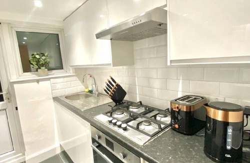 Brownswood Apartment | 120 m² Apartment ∙ 4 guests