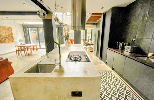 Winchmore Hill House | 300 m² House ∙ 8 bedrooms ∙ 27 guests