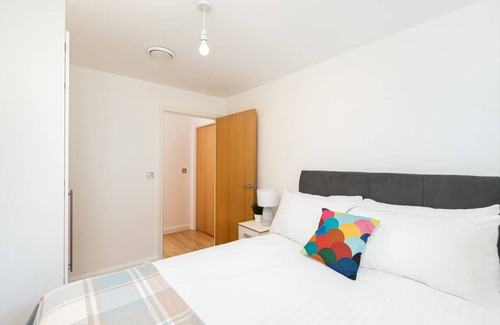 Barnet Apartment | 807 m² Apartment ∙ 2 bedrooms ∙ 6 guests