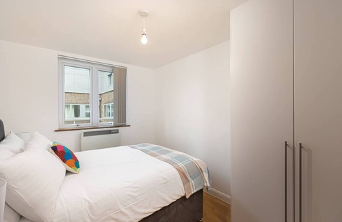 Barnet Apartment | 807 m² Apartment ∙ 2 bedrooms ∙ 6 guests