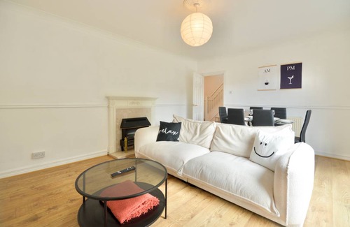 Abbey Wood House | 95 m² House ∙ 4 bedrooms ∙ 6 guests