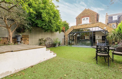 Ravenscourt Park Apartment | Apartment ∙ 4 bedrooms ∙ 8 guests