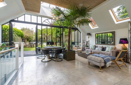 Ravenscourt Park Apartment | Apartment ∙ 4 bedrooms ∙ 8 guests