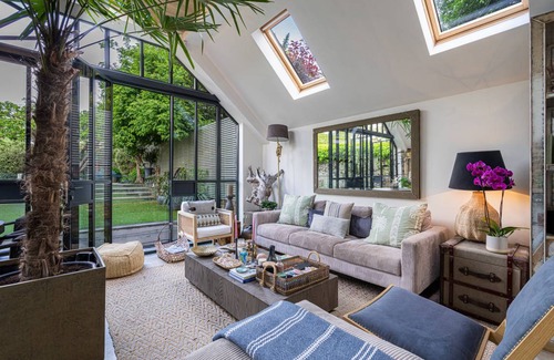 Ravenscourt Park Apartment | Apartment ∙ 4 bedrooms ∙ 8 guests