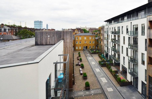 Battersea Apartment | Axiom Park Hotel