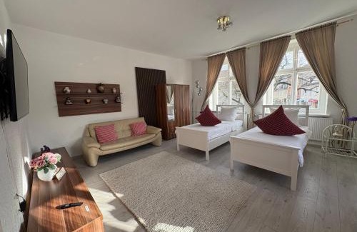 Dutch Quarter Hostel | Cafe Alice & Pension GmbH