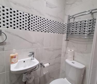 Hillingdon House | Close to Brunel university West drayton Heathrow airport Stockley park - ub7