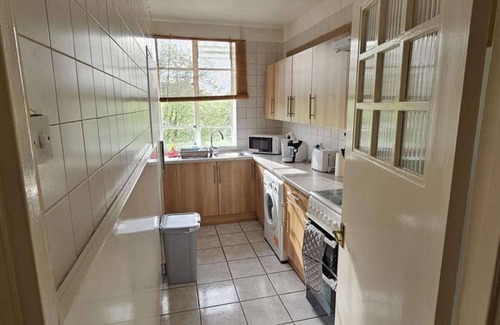 Kilburn Apartment | Elegant 1-Bed Flat Sleeps 5 NW6 Jubilee, Bakerloo & Overground Lines