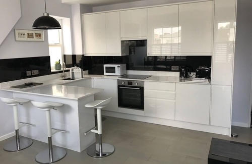 Pembridge Apartment | Elegant Simple Design - Apt in West London
