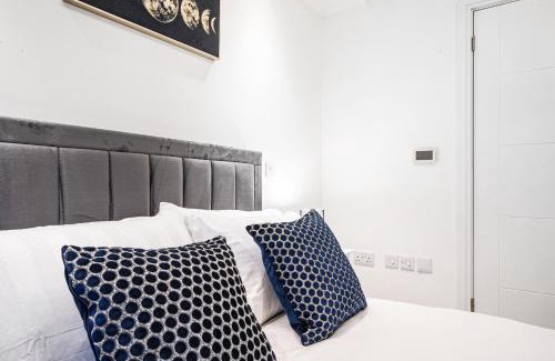 Edgware Apartment | Luxury Apartment With Stunning Views on 10th floor