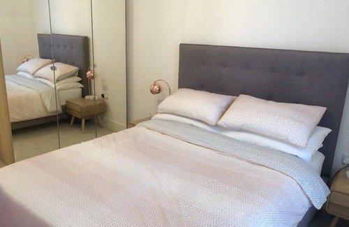 Chaucer Apartment | NEW 1 bed flat in Borough balcony and shard view