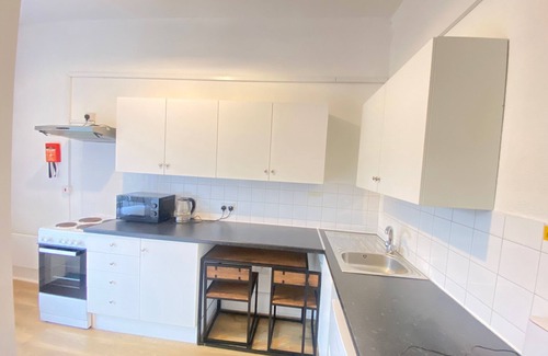Stockwell Apartment | Studio - Sleeps 2 - Parking - Wifi