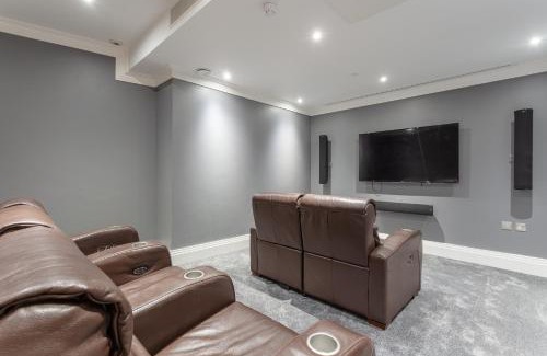 Hendon House | Stunning 5BR 4BA Mansion - Hendon