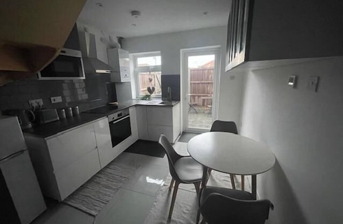 Eltham West House | 1bedhouse- London-sleeps 4- Close to Attractions