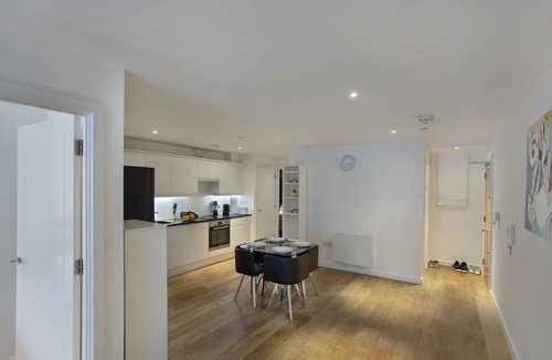 Fairfield Apartment | 2-Bed Apartment, Sleeps 4, Free Parking