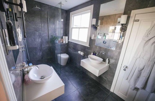 Brent House | 235 m² House ∙ 5 bedrooms ∙ 10 guests