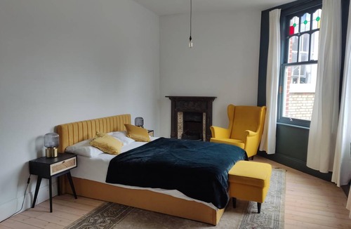 Winchmore Hill House | 300 m² House ∙ 8 bedrooms ∙ 27 guests