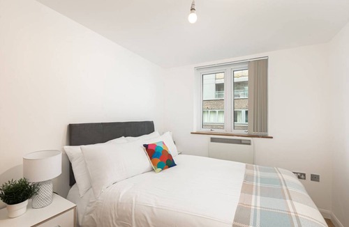 Barnet Apartment | 807 m² Apartment ∙ 2 bedrooms ∙ 6 guests