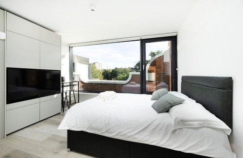 Peninsula Apartment | Antigallican in London