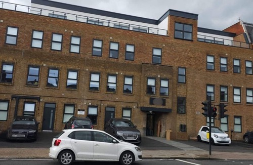 West Finchley Apartment | Avenir Court Flat 15 (Finchley)