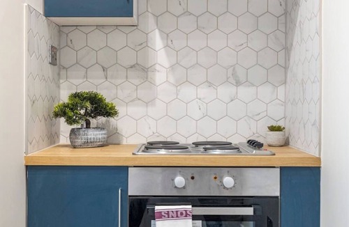 Hackney Central Bed & Breakfast | Basement Studios - Clean and Friendly - Near Hackney Central Station