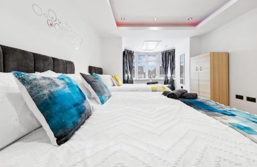Kenton Apartment | Bright 4BR 2BA Gem in Wembley Harrow - Sleeps 8