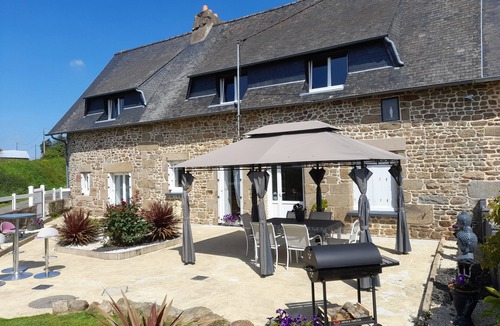Bazouges-la-Perouse House | Chambres d'Hôtes DM