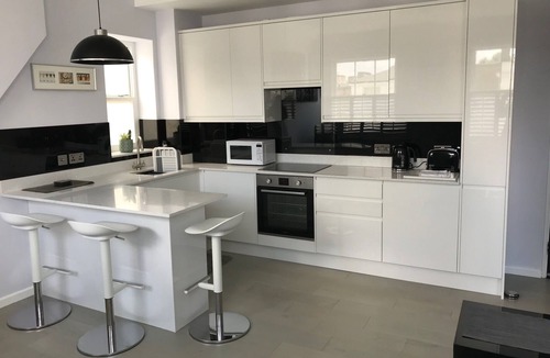 Pembridge Apartment | Elegant Simple Design - Apt in West London