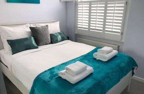 Pembridge Apartment | Elegant Simple Design - Apt in West London